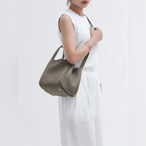 Women’s Vegetable Basket Leather Bucket Bag in Cream Apricot NEW